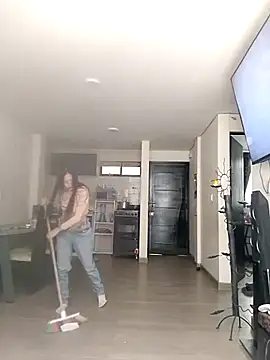 Snapshot of you_yuyuu chatting on 10-17-25, 04:09 you yuyuu online show from 10-17-25, 04:09