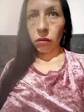 Snapshot of you_yuyuu chatting on 10-18-25, 04:15 you yuyuu online show from 10-18-25, 04:15