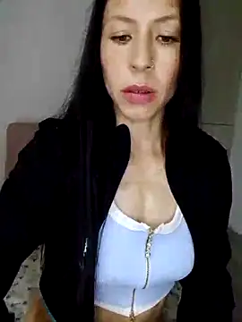 Snapshot of you_yuyuu chatting on 11-16-25, 02:39 you yuyuu online show from 11-16-25, 02:39