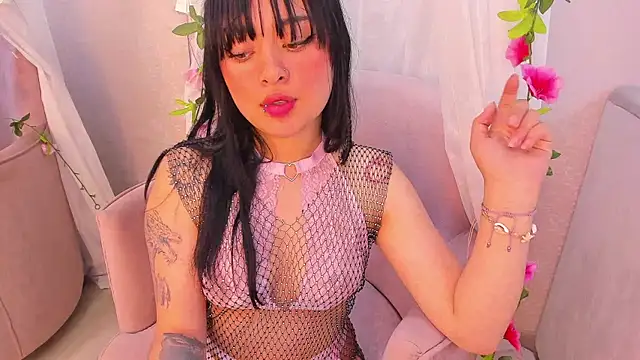 Snapshot of baby_naomy chatting on 10-11-25, 12:15 baby naomy online show from 10-11-25, 12:15