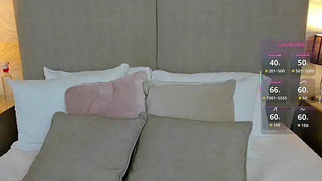 Snapshot of baby_naomy chatting on 10-24-25, 02:13 baby naomy online show from 10-24-25, 02:13