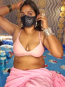 Snapshot of Sweet-Maddlina chatting on 10-31-25, 06:47 Sweet-Maddlina online show from 10-31-25, 06:47