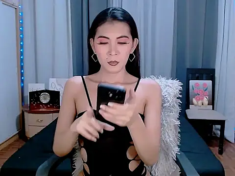 Alicia Morei online show from 10-28-25, 05:55