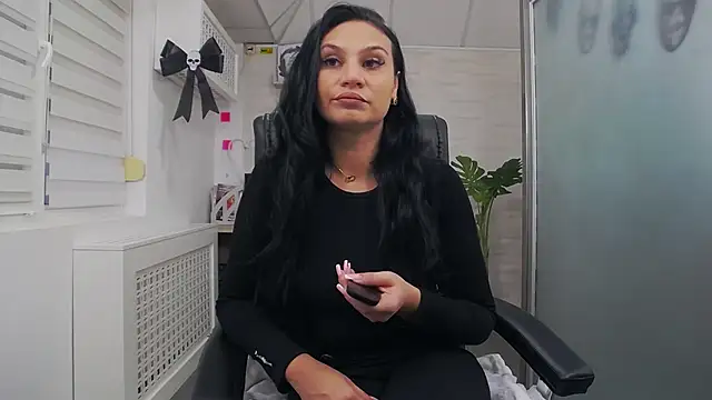 Snapshot of YaraXCox chatting on 10-30-25, 04:47 YaraXCox online show from 10-30-25, 04:47