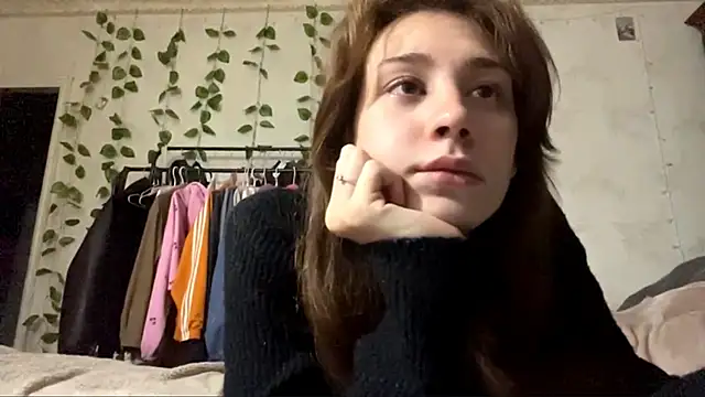Snapshot of WildPeachh chatting on 12-04-25, 09:45 WildPeachh online show from 12-04-25, 09:45