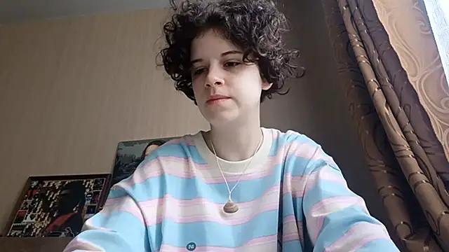 Snapshot of JesseniaHanney chatting on 10-17-25, 08:06 JesseniaHanney online show from 10-17-25, 08:06