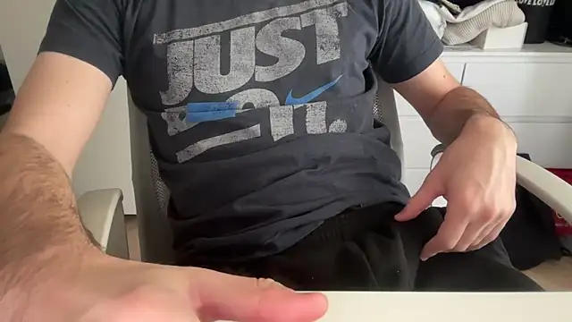 Snapshot of matrixx_9 chatting on 10-31-25, 01:12 matrixx 9 online show from 10-31-25, 01:12