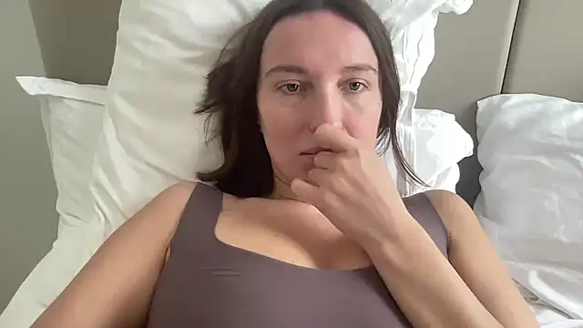 Snapshot of CArivora chatting on 02-25-26, 12:15 CArivora online show from 02-25-26, 12:15