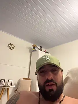 Snapshot of Sedutor69- chatting on 10-29-25, 05:42 Sedutor69- online show from 10-29-25, 05:42