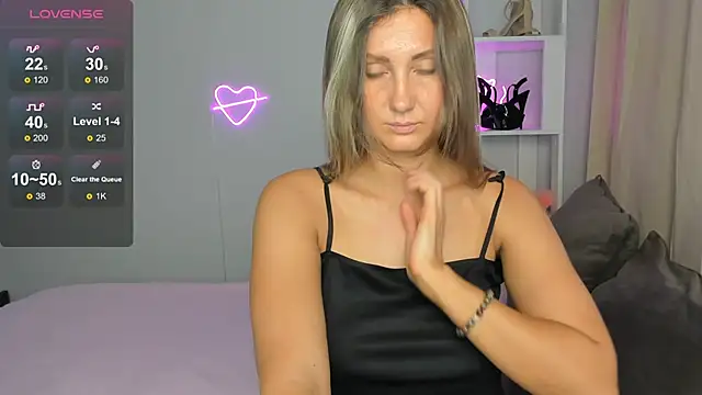 NikkiKiss   online show from 10-21-25, 01:39