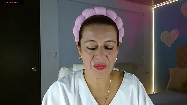 Snapshot of channelsmith_55 chatting on 03-11-26, 01:17 channelsmith 55 online show from 03-11-26, 01:17