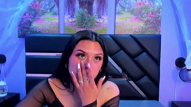 Snapshot of GAbrielaBotero chatting on 11-10-25, 07:35 GAbrielaBotero online show from 11-10-25, 07:35