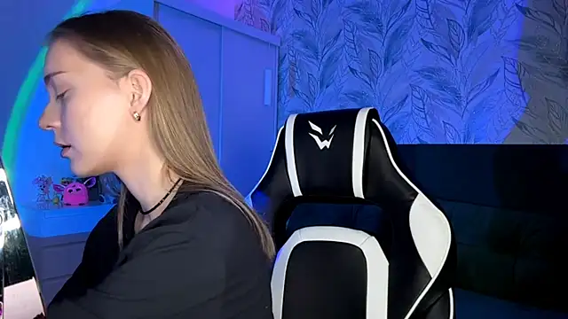 EvaPeace online show from 11-12-25, 05:24