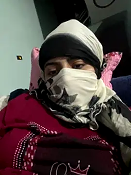 Snapshot of Crazycutiee2 chatting on 11-04-25, 12:15 Crazycutiee2 online show from 11-04-25, 12:15