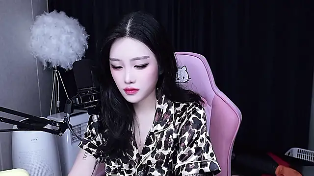 Snapshot of MISA_02 chatting on 10-19-25, 01:12 MISA 02 online show from 10-19-25, 01:12