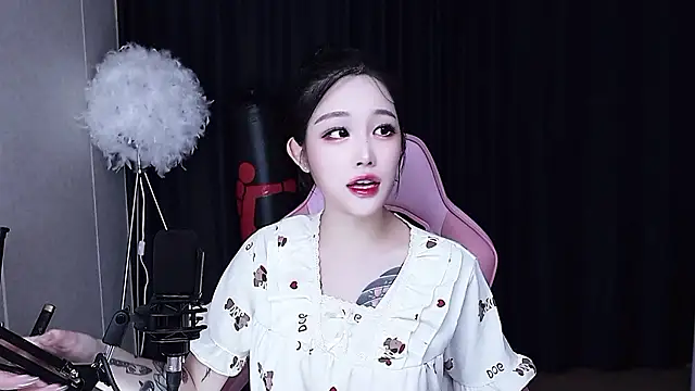 Snapshot of MISA_02 chatting on 10-20-25, 02:06 MISA 02 online show from 10-20-25, 02:06