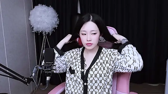 Snapshot of MISA_02 chatting on 10-24-25, 12:12 MISA 02 online show from 10-24-25, 12:12