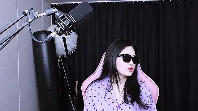 Snapshot of MISA_02 chatting on 11-20-25, 02:06 MISA 02 online show from 11-20-25, 02:06