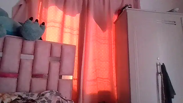 Snapshot of abby_moss_2 chatting on 11-21-25, 02:38 abby moss 2 online show from 11-21-25, 02:38