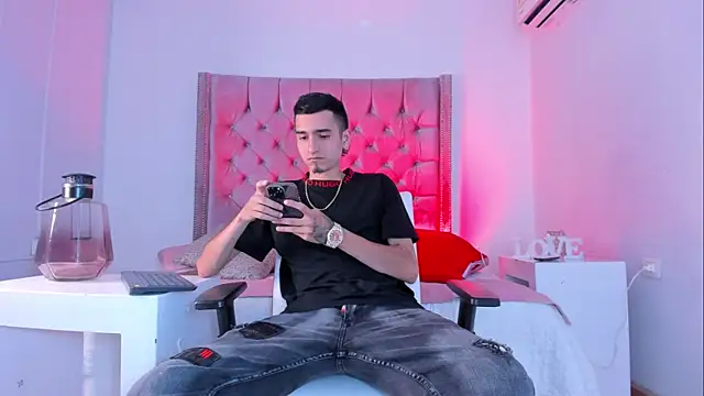 Snapshot of Ethan_Boy_ chatting on 10-16-25, 07:59 Ethan Boy online show from 10-16-25, 07:59