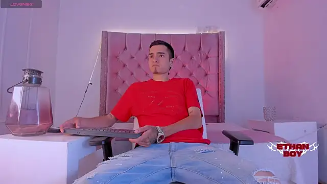 Snapshot of Ethan_Boy_ chatting on 10-21-25, 08:53 Ethan Boy online show from 10-21-25, 08:53