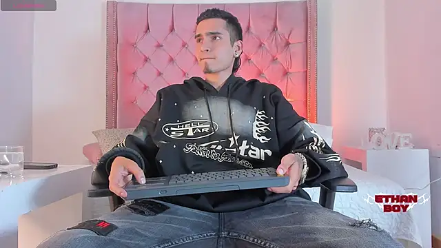 Snapshot of Ethan_Boy_ chatting on 10-24-25, 08:16 Ethan Boy online show from 10-24-25, 08:16