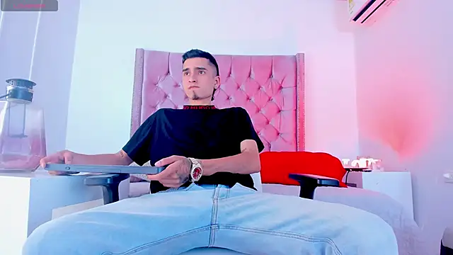 Snapshot of Ethan_Boy_ chatting on 10-29-25, 07:26 Ethan Boy online show from 10-29-25, 07:26