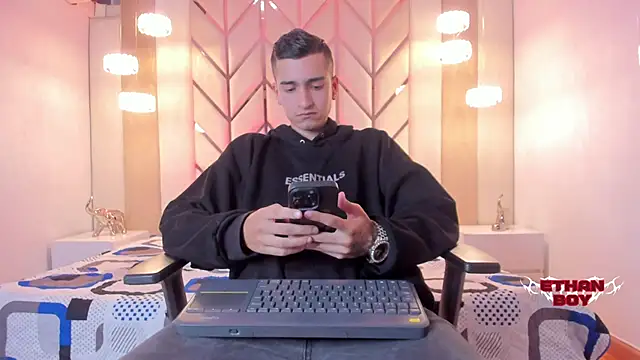 Ethan Boy  online show from 02-19-26, 08:16