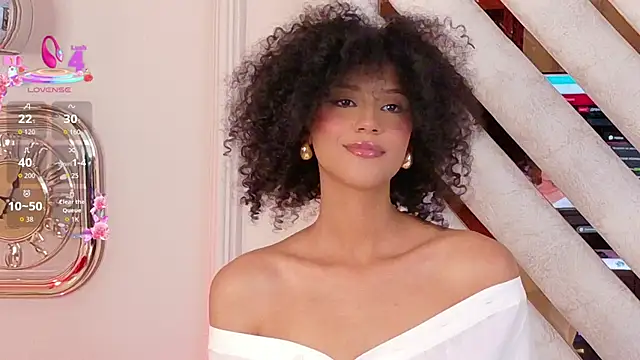 Snapshot of Lila-Rose chatting on 11-29-25, 01:41 Lila-Rose online show from 11-29-25, 01:41