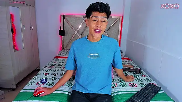 Snapshot of Jacovo2002 chatting on 10-20-25, 05:24 Jacovo2002 online show from 10-20-25, 05:24