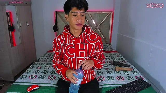 Snapshot of Jacovo2002 chatting on 10-25-25, 05:26 Jacovo2002 online show from 10-25-25, 05:26