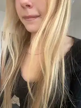 Snapshot of JudithCarly chatting on 11-18-25, 12:42 JudithCarly online show from 11-18-25, 12:42