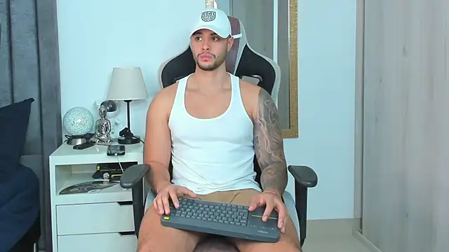 Snapshot of Ken_mailik1 chatting on 11-05-25, 11:05 Ken mailik1 online show from 11-05-25, 11:05