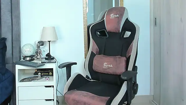 Snapshot of Ken_mailik1 chatting on 11-06-25, 10:10 Ken mailik1 online show from 11-06-25, 10:10