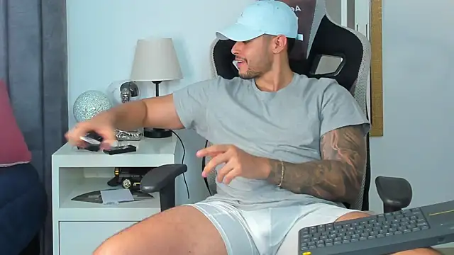 Snapshot of Ken_mailik1 chatting on 11-12-25, 06:14 Ken mailik1 online show from 11-12-25, 06:14