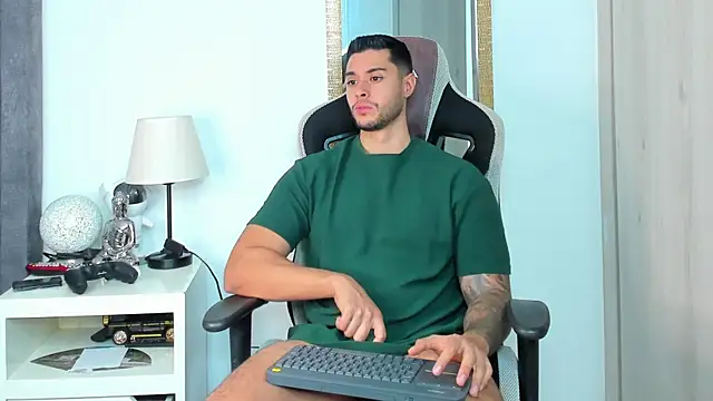 Snapshot of Ken_mailik1 chatting on 11-23-25, 07:24 Ken mailik1 online show from 11-23-25, 07:24