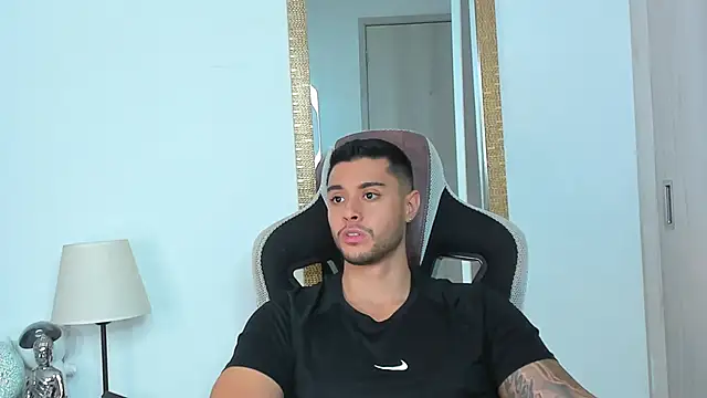 Snapshot of Ken_mailik1 chatting on 11-29-25, 08:56 Ken mailik1 online show from 11-29-25, 08:56