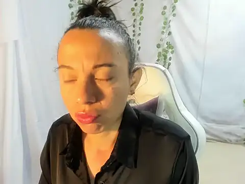 Snapshot of Perla_Jonhson_Rs chatting on 10-10-25, 01:10 Perla Jonhson Rs online show from 10-10-25, 01:10