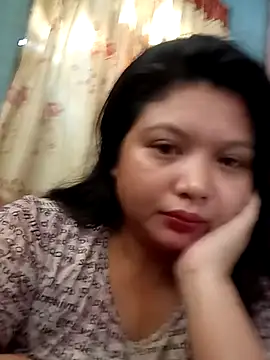Snapshot of xHotMommaXx chatting on 10-12-25, 05:28 xHotMommaXx online show from 10-12-25, 05:28