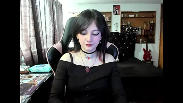 Snapshot of Maki_Zein_ chatting on 11-13-25, 05:45 Maki Zein online show from 11-13-25, 05:45