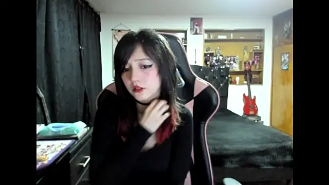 Snapshot of Maki_Zein_ chatting on 11-21-25, 10:14 Maki Zein online show from 11-21-25, 10:14