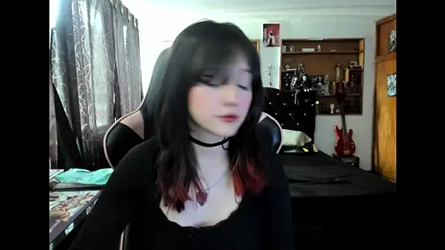 Snapshot of Maki_Zein_ chatting on 11-28-25, 08:33 Maki Zein online show from 11-28-25, 08:33