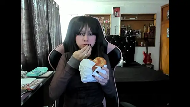 Snapshot of Maki_Zein_ chatting on 12-02-25, 07:09 Maki Zein online show from 12-02-25, 07:09