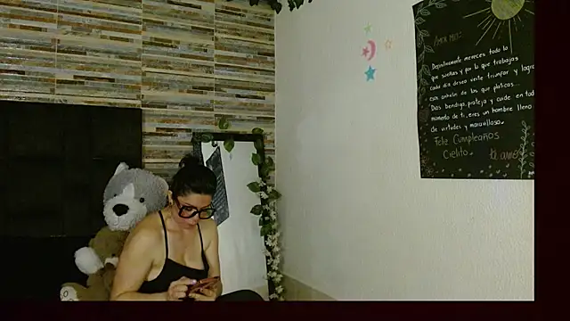 Snapshot of disneey2888 chatting on 10-19-25, 03:07 disneey2888 online show from 10-19-25, 03:07