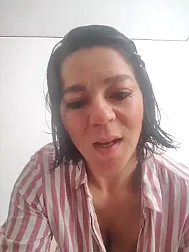 Snapshot of disneey2888 chatting on 10-19-25, 07:14 disneey2888 online show from 10-19-25, 07:14