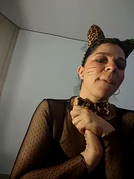 Snapshot of disneey2888 chatting on 10-24-25, 07:43 disneey2888 online show from 10-24-25, 07:43