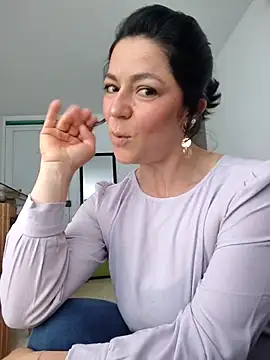 Snapshot of disneey2888 chatting on 11-18-25, 05:17 disneey2888 online show from 11-18-25, 05:17