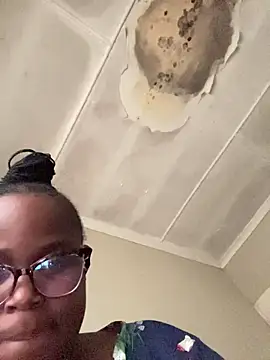 Wildpineapple online show from 10-22-25, 02:06