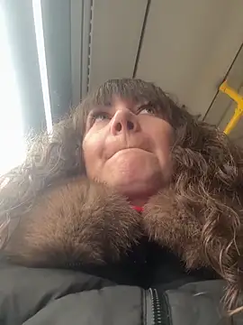 Snapshot of Butterfly8385 chatting on 02-13-26, 10:33 Butterfly8385 online show from 02-13-26, 10:33