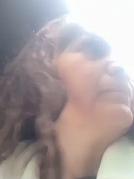 Snapshot of Butterfly8385 chatting on 04-02-26, 04:43 Butterfly8385 online show from 04-02-26, 04:43